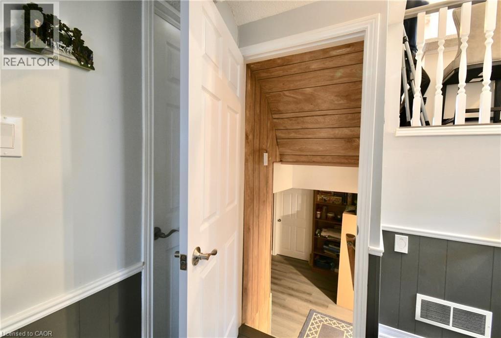 Photo 26 of 40 Lyton Crescent, Stoney Creek ON