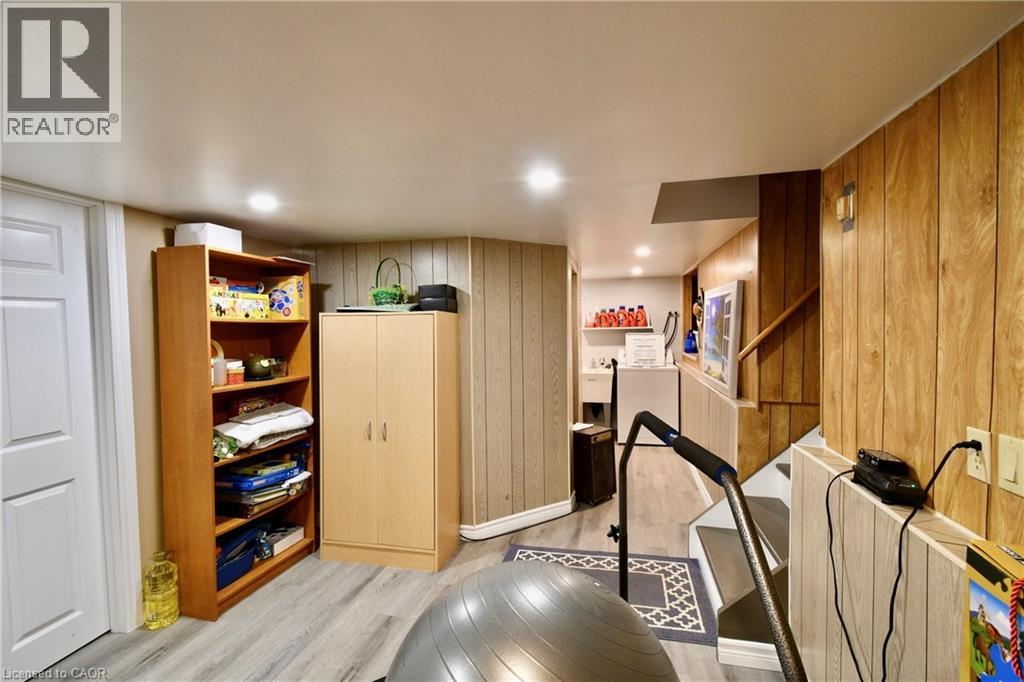 Photo 28 of 40 Lyton Crescent, Stoney Creek ON