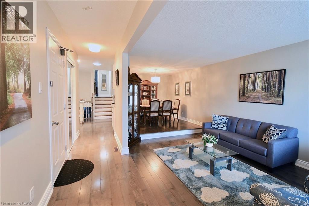 Photo 3 of 40 Lyton Crescent, Stoney Creek ON