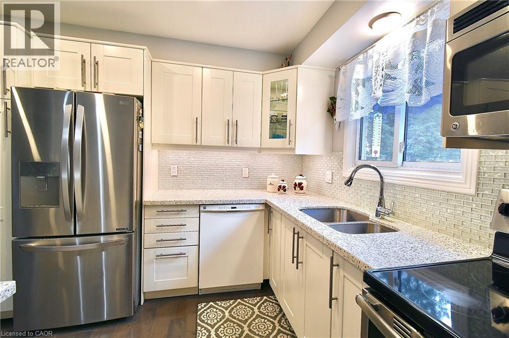 Photo 6 of 40 Lyton Crescent, Stoney Creek ON