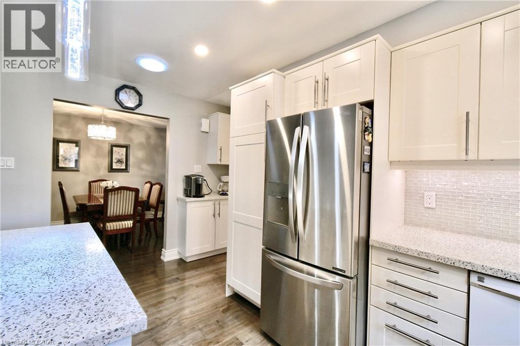 Photo 7 of 40 Lyton Crescent, Stoney Creek ON
