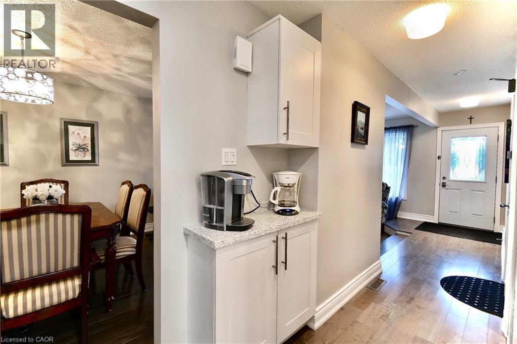 Photo 8 of 40 Lyton Crescent, Stoney Creek ON