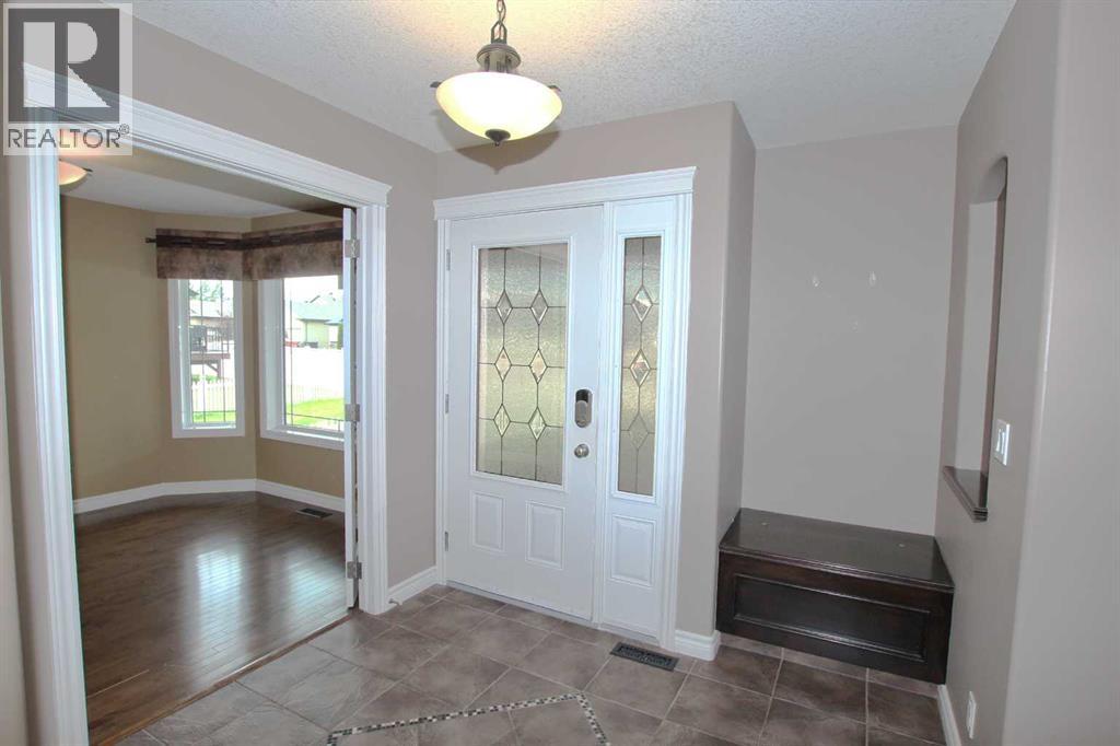Photo 9 of 18 Lakeland Road, Sylvan Lake AB