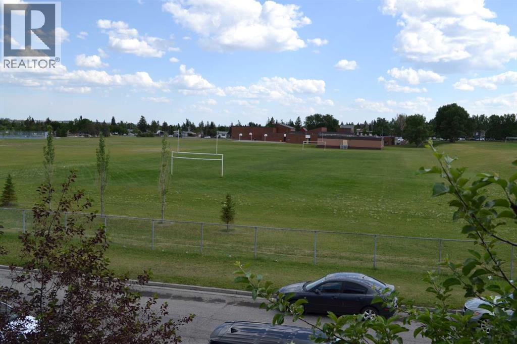 Single Family House for Sale in  c Huntsville Crescent NW Huntington Hills Calgary 