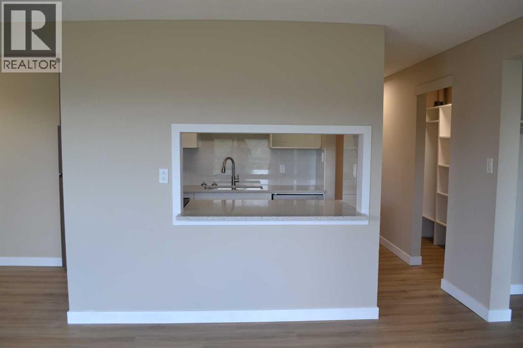 Single Family House for Sale in  c Huntsville Crescent NW Huntington Hills Calgary 