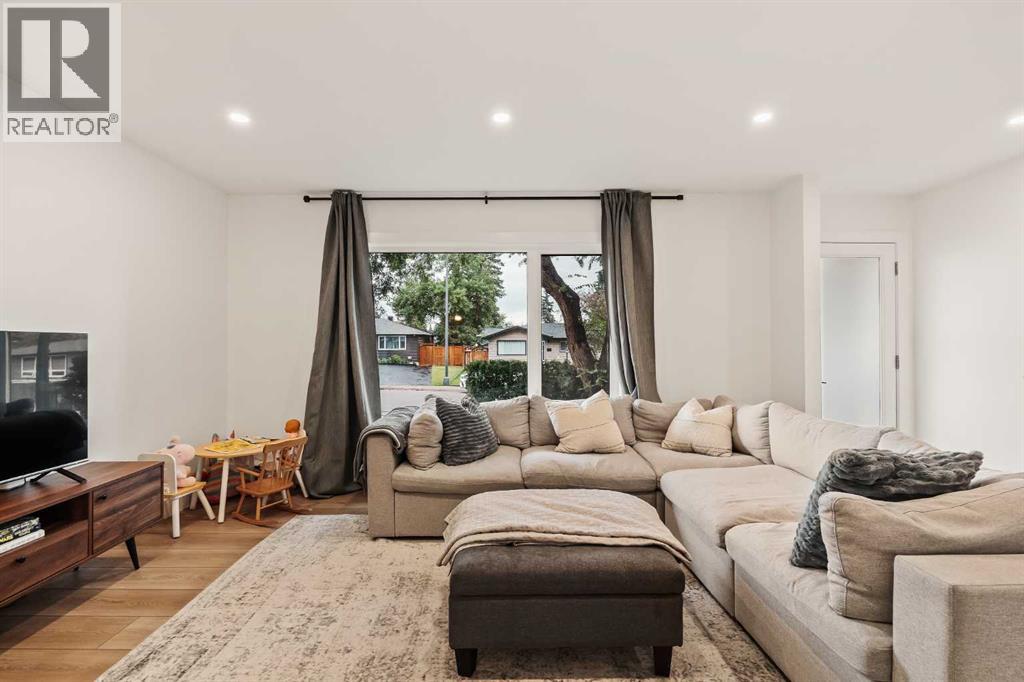 Single Family House Bungalow for Sale in  Kirby Place SW Kingsland Calgary 