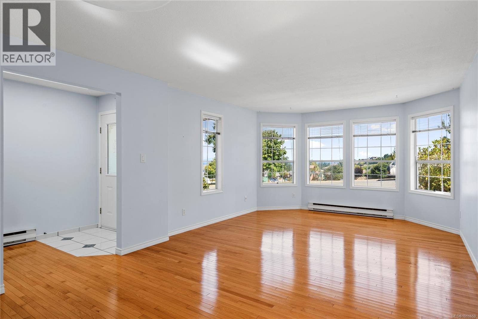 Photo 4 of 5420 Westdale Rd, Nanaimo BC