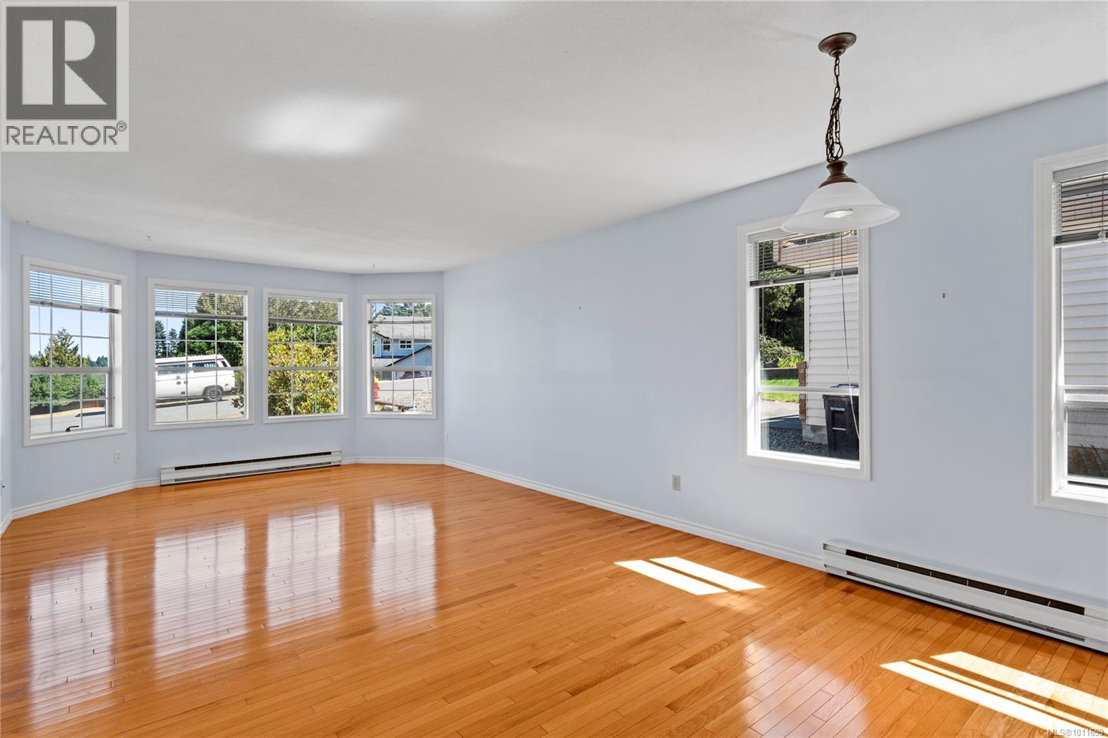 Photo 5 of 5420 Westdale Rd, Nanaimo BC