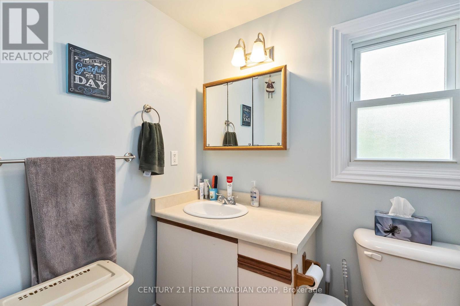 Photo 12 of 71 Golfdale Crescent, London South ON