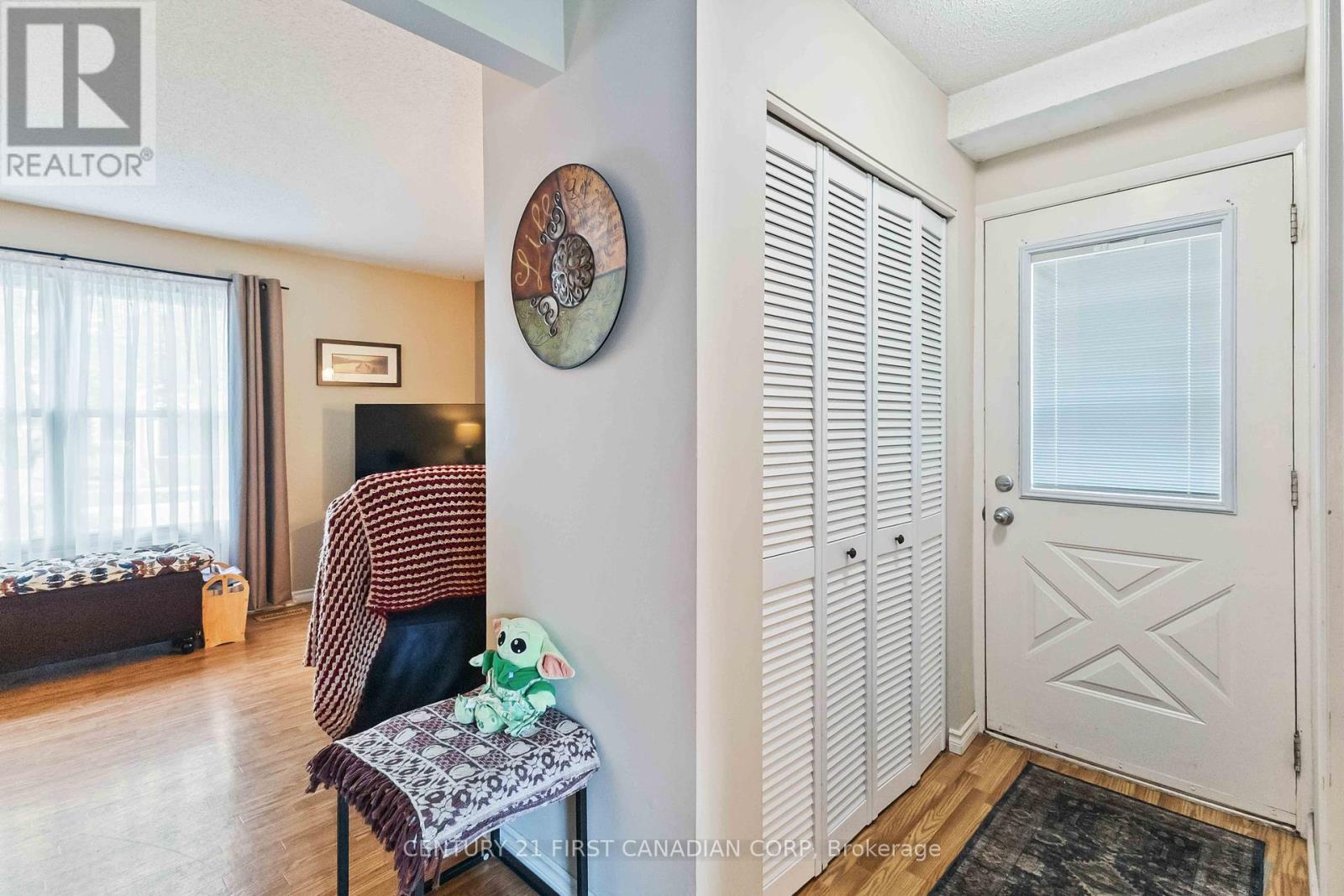 Photo 3 of 71 Golfdale Crescent, London South ON