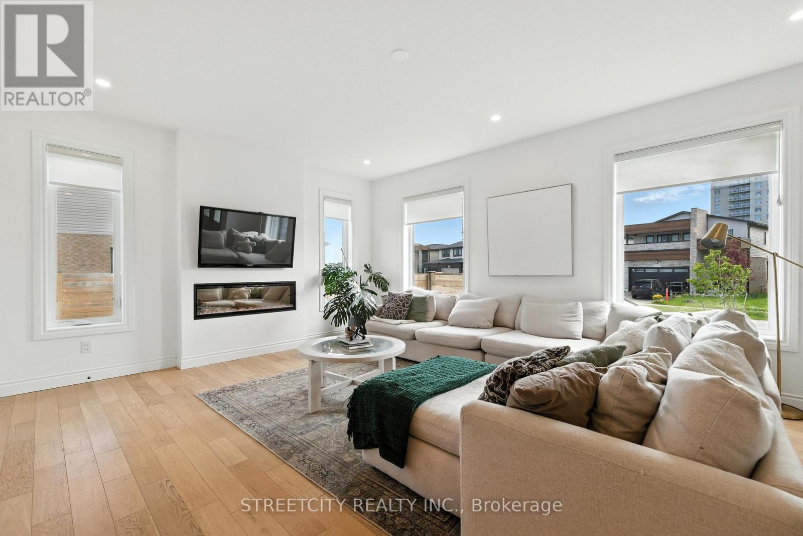 Photo 10 of 1616 Henrica Avenue, London North ON