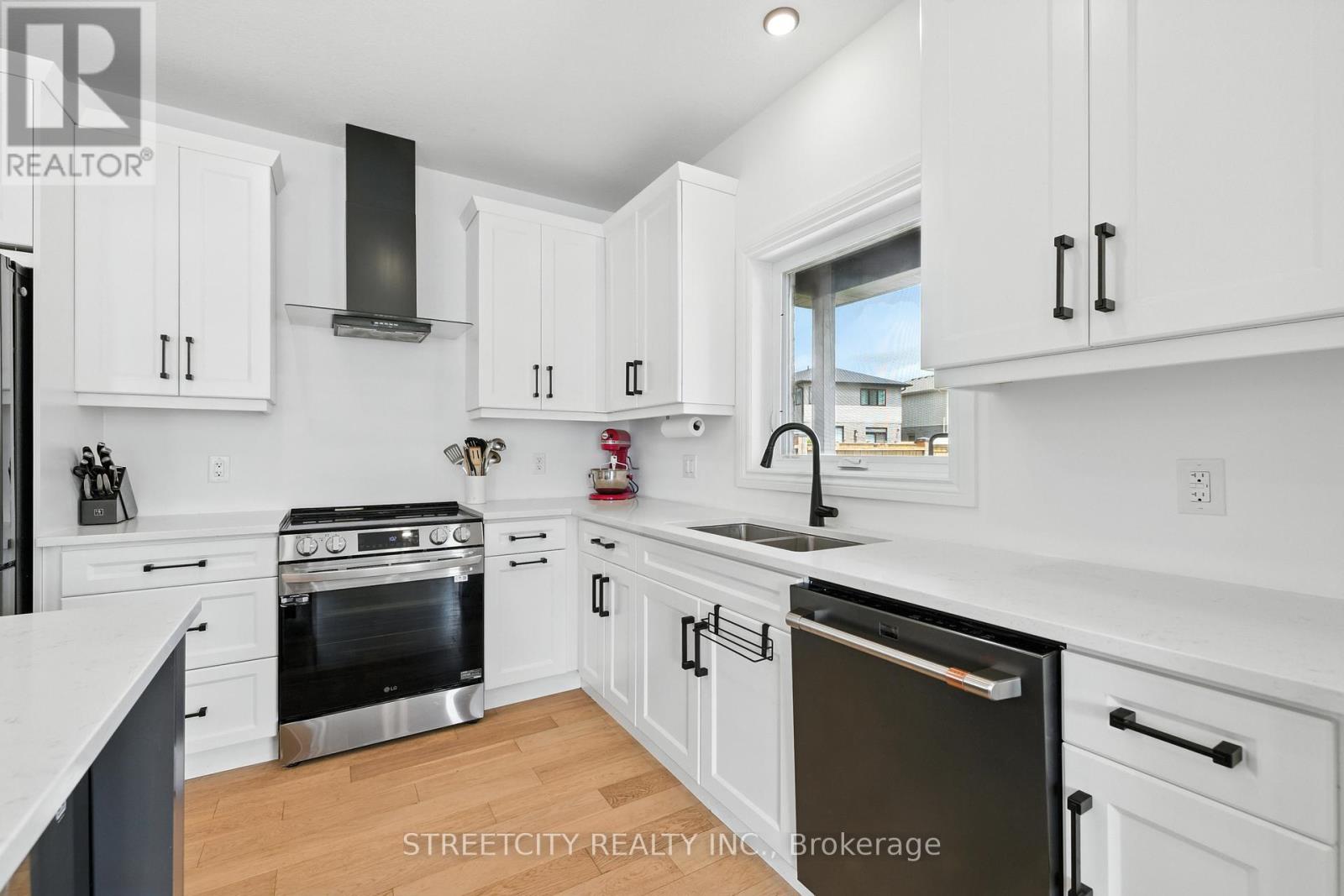Photo 13 of 1616 Henrica Avenue, London North ON