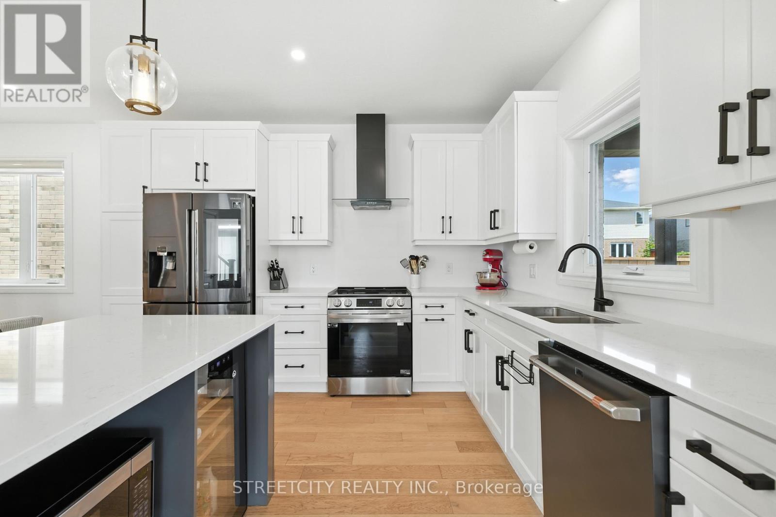Photo 14 of 1616 Henrica Avenue, London North ON