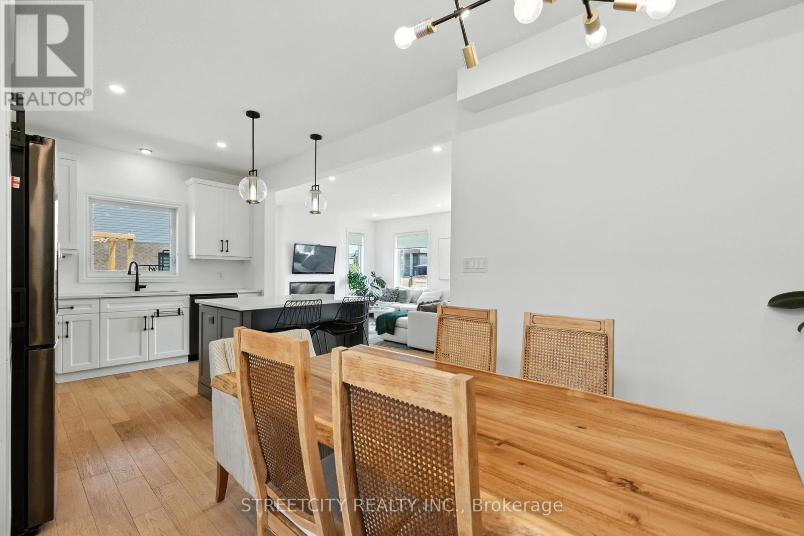 Photo 17 of 1616 Henrica Avenue, London North ON