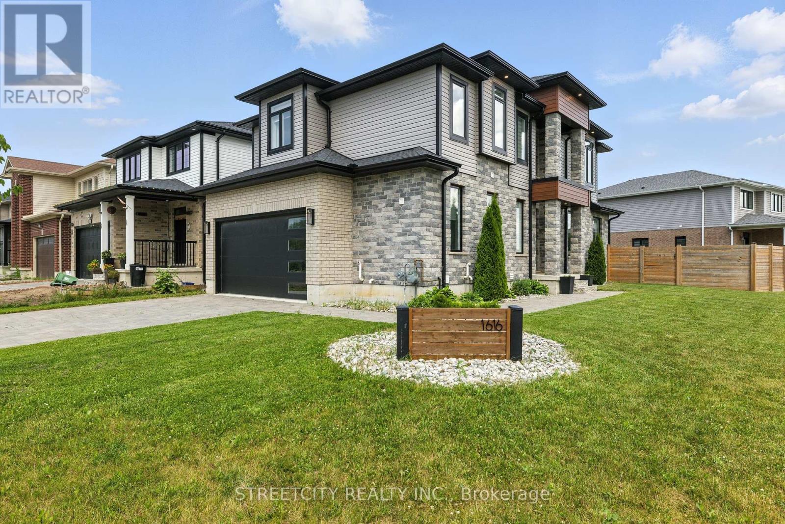 Photo 4 of 1616 Henrica Avenue, London North ON
