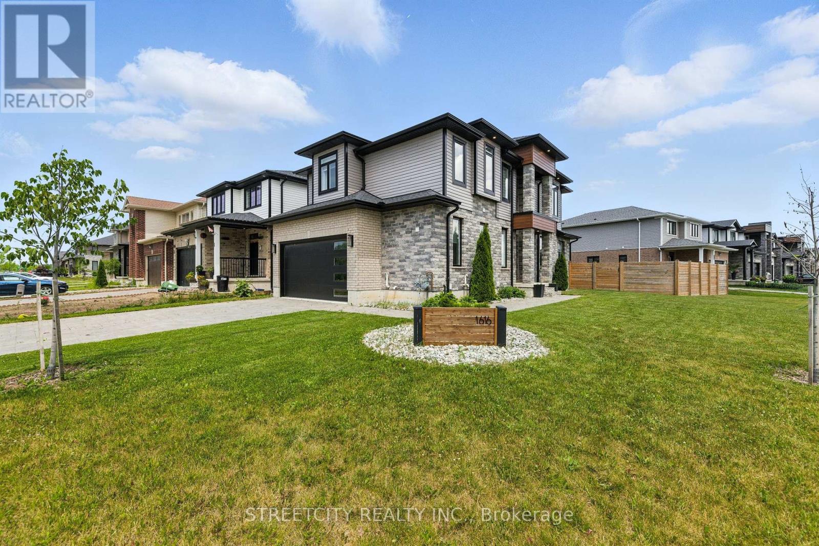Photo 5 of 1616 Henrica Avenue, London North ON