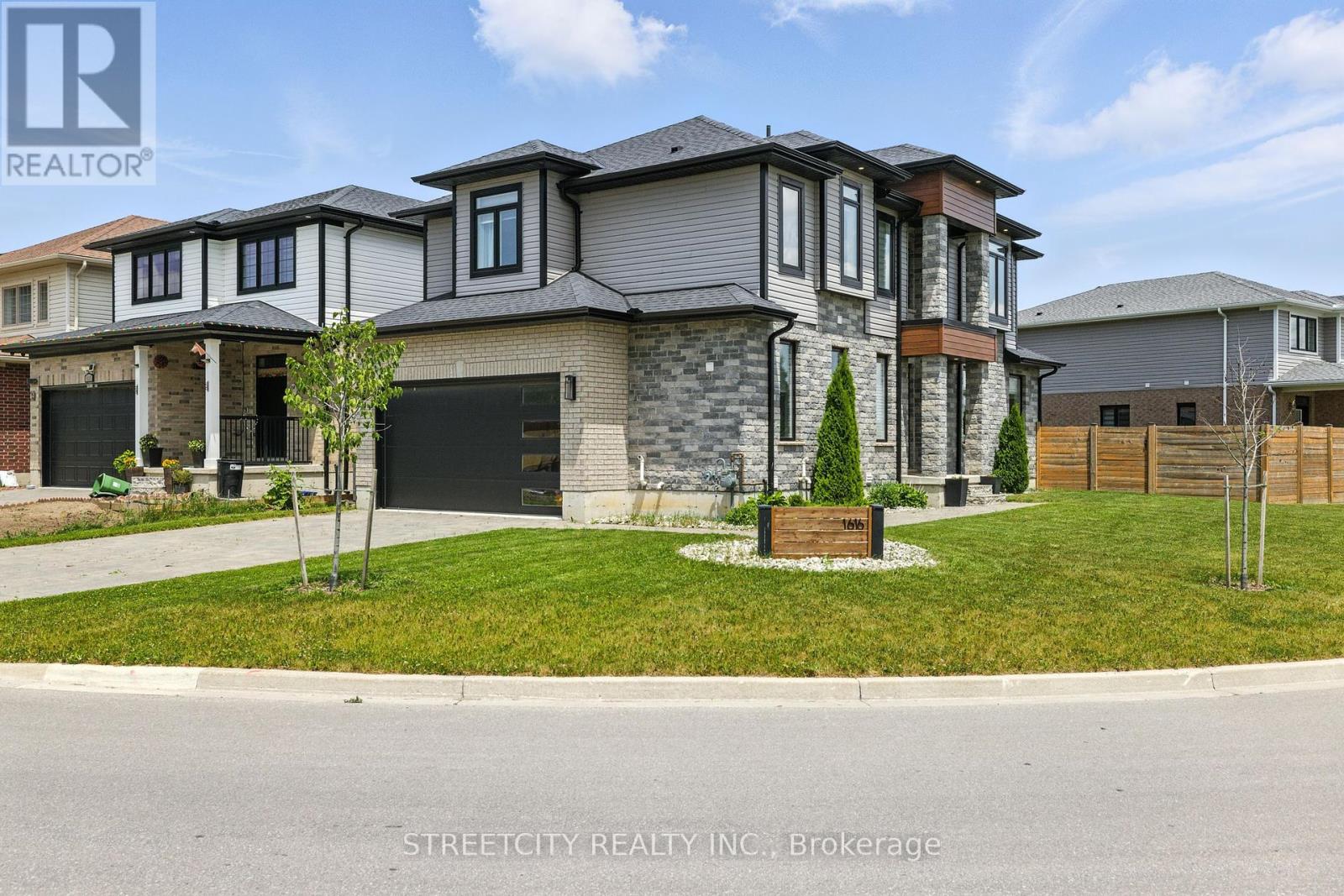 Photo 6 of 1616 Henrica Avenue, London North ON