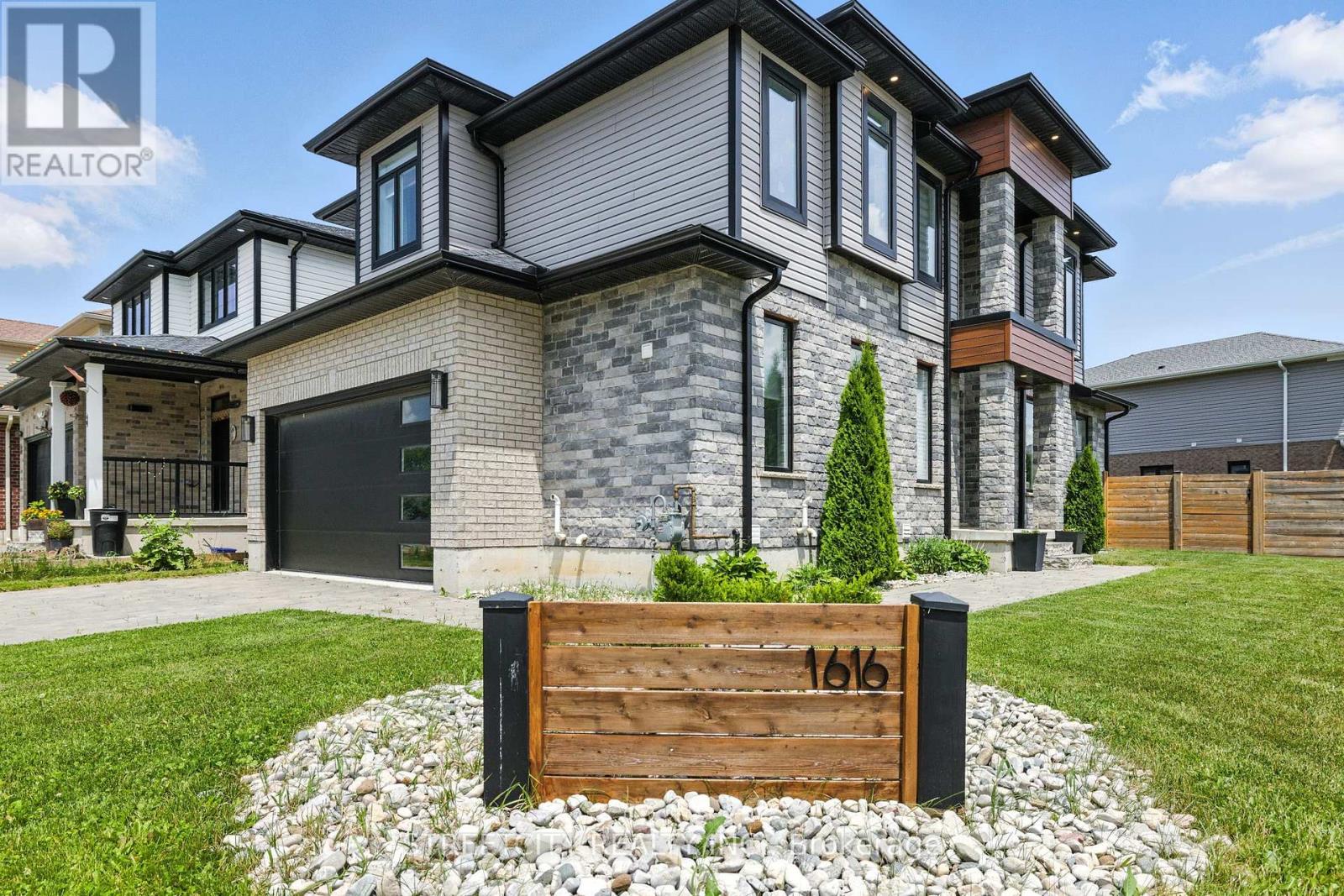 Photo 7 of 1616 Henrica Avenue, London North ON