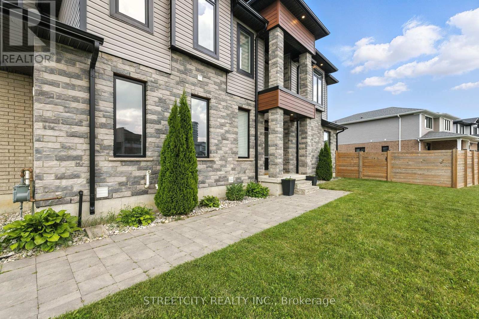 Photo 8 of 1616 Henrica Avenue, London North ON