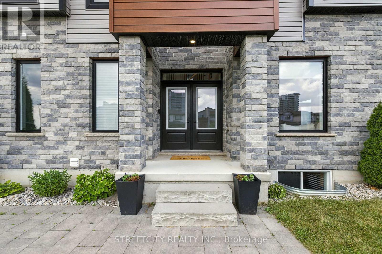 Photo 9 of 1616 Henrica Avenue, London North ON