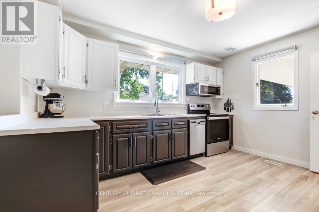 Single Family House Bungalow for Sale in  LORNE STREET Central Elgin (Belmont) 
