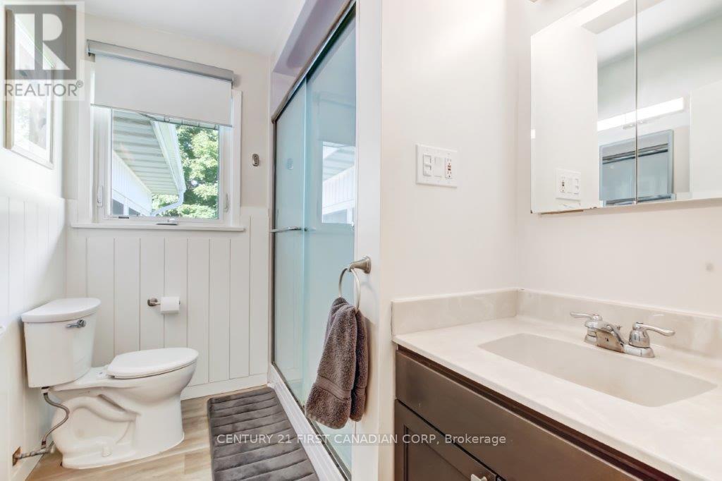 Single Family House Bungalow for Sale in  LORNE STREET Central Elgin (Belmont) 