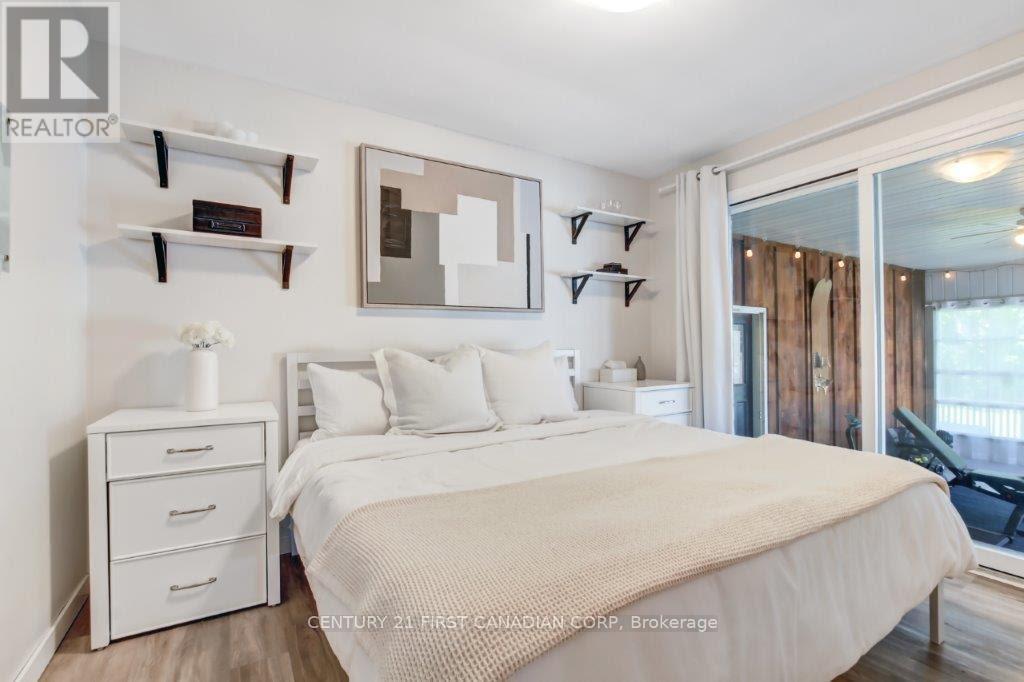 Single Family House Bungalow for Sale in  LORNE STREET Central Elgin (Belmont) 