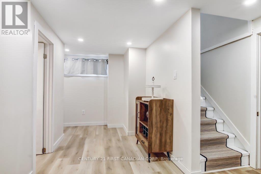 Single Family House Bungalow for Sale in  LORNE STREET Central Elgin (Belmont) 