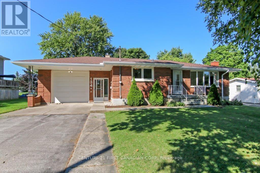 Single Family House Bungalow for Sale in  LORNE STREET Central Elgin (Belmont) 