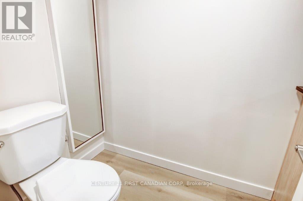 Single Family House Bungalow for Sale in  LORNE STREET Central Elgin (Belmont) 