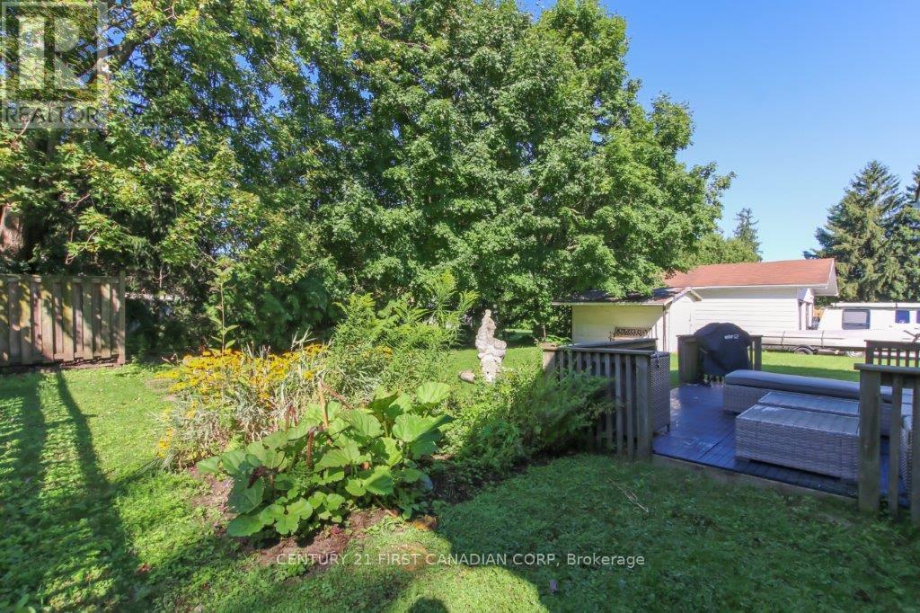 Single Family House Bungalow for Sale in  LORNE STREET Central Elgin (Belmont) 