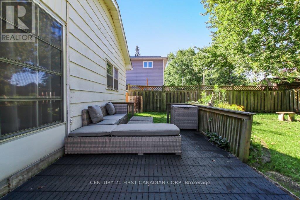 Single Family House Bungalow for Sale in  LORNE STREET Central Elgin (Belmont) 