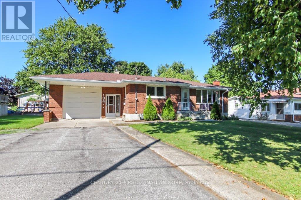 Single Family House Bungalow for Sale in  LORNE STREET Central Elgin (Belmont) 