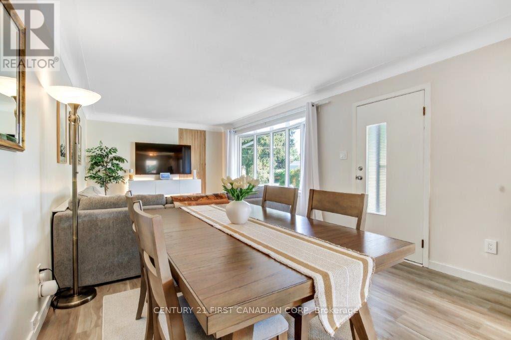 Single Family House Bungalow for Sale in  LORNE STREET Central Elgin (Belmont) 