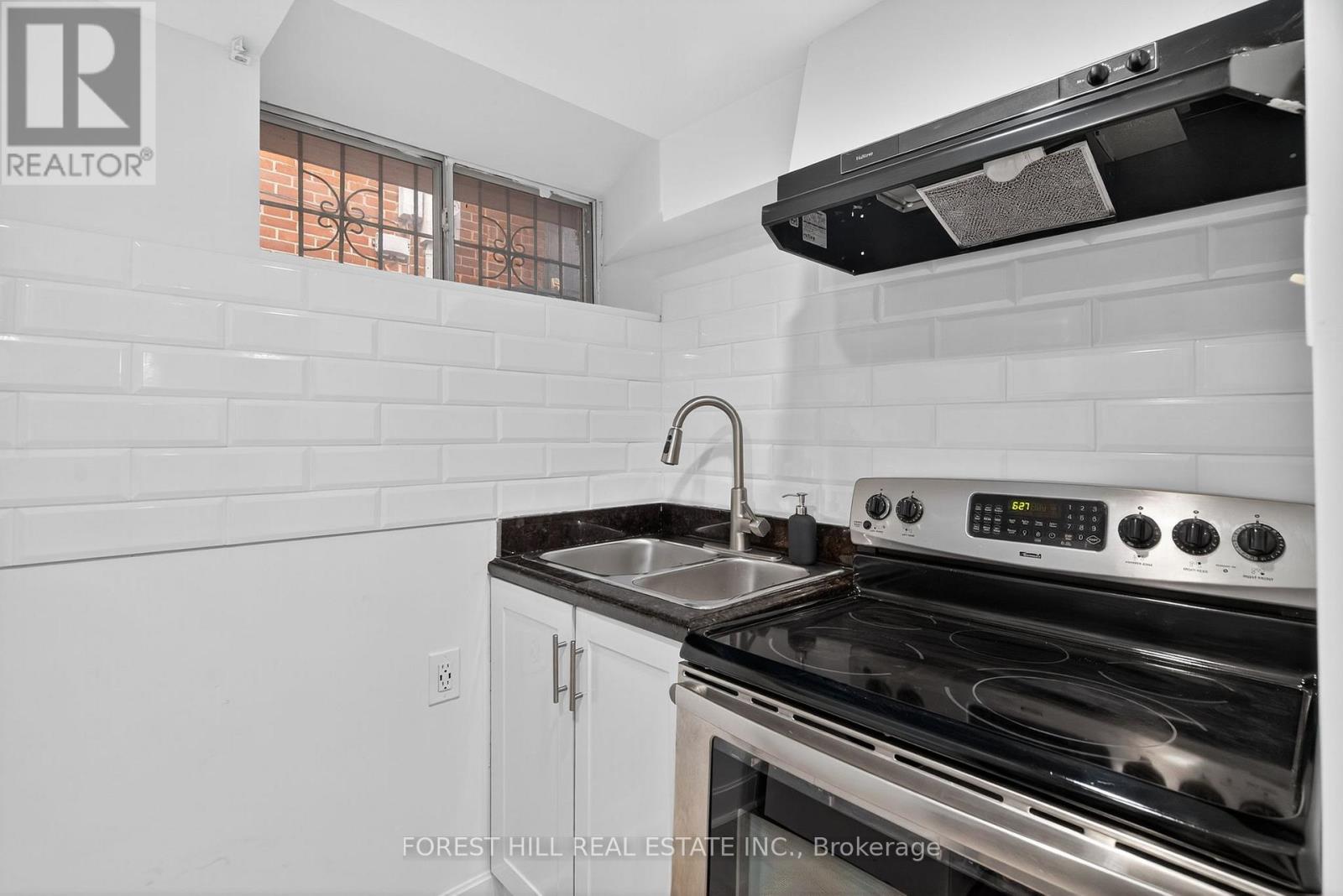 Photo 12 of Lower 485 Spadina Road, Toronto ON