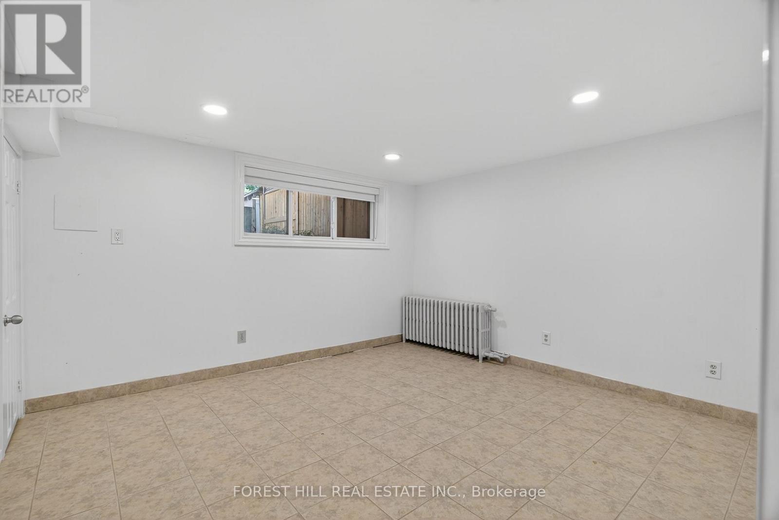 Photo 11 of Lower 485 Spadina Road, Toronto ON