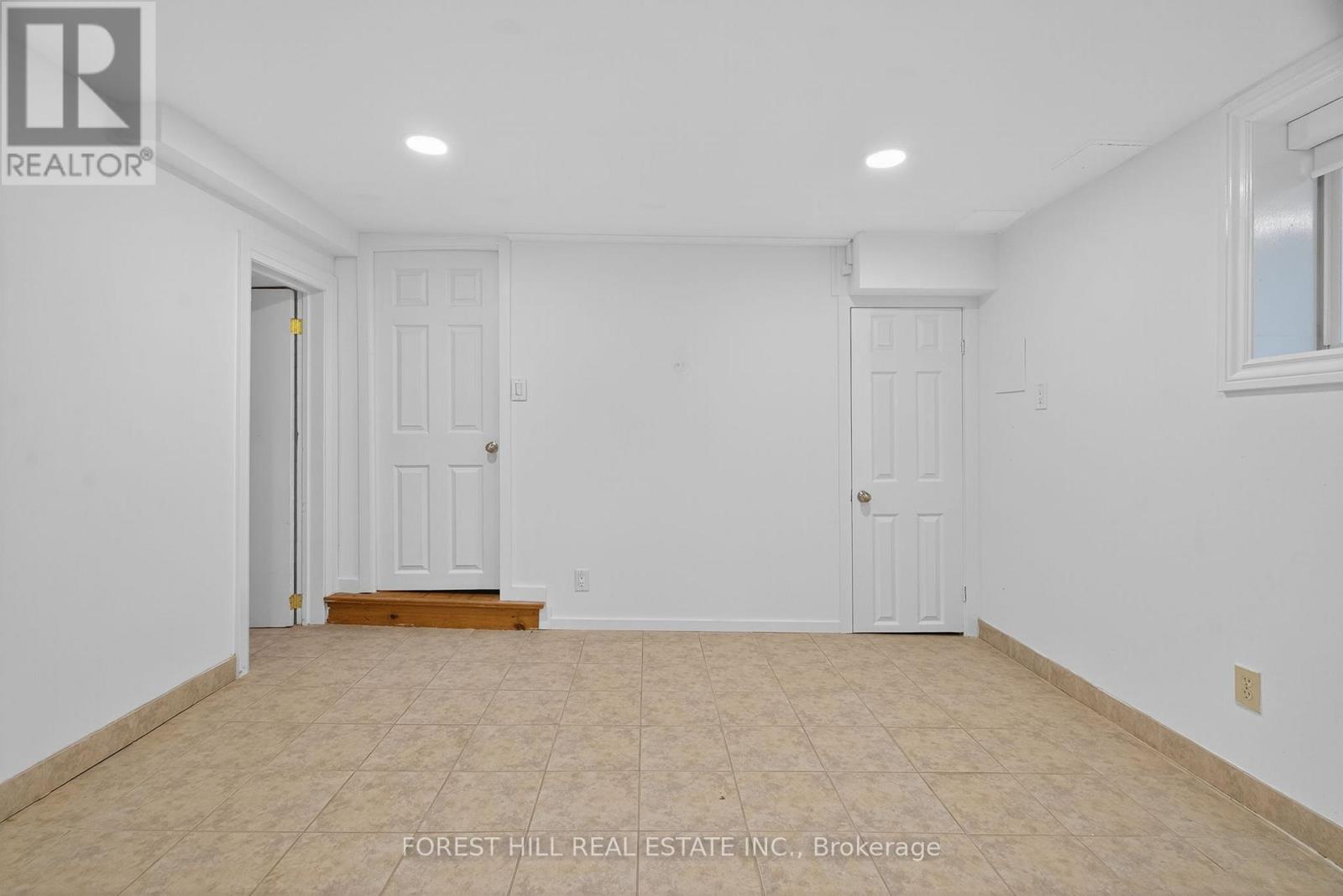 Photo 17 of Lower 485 Spadina Road, Toronto ON