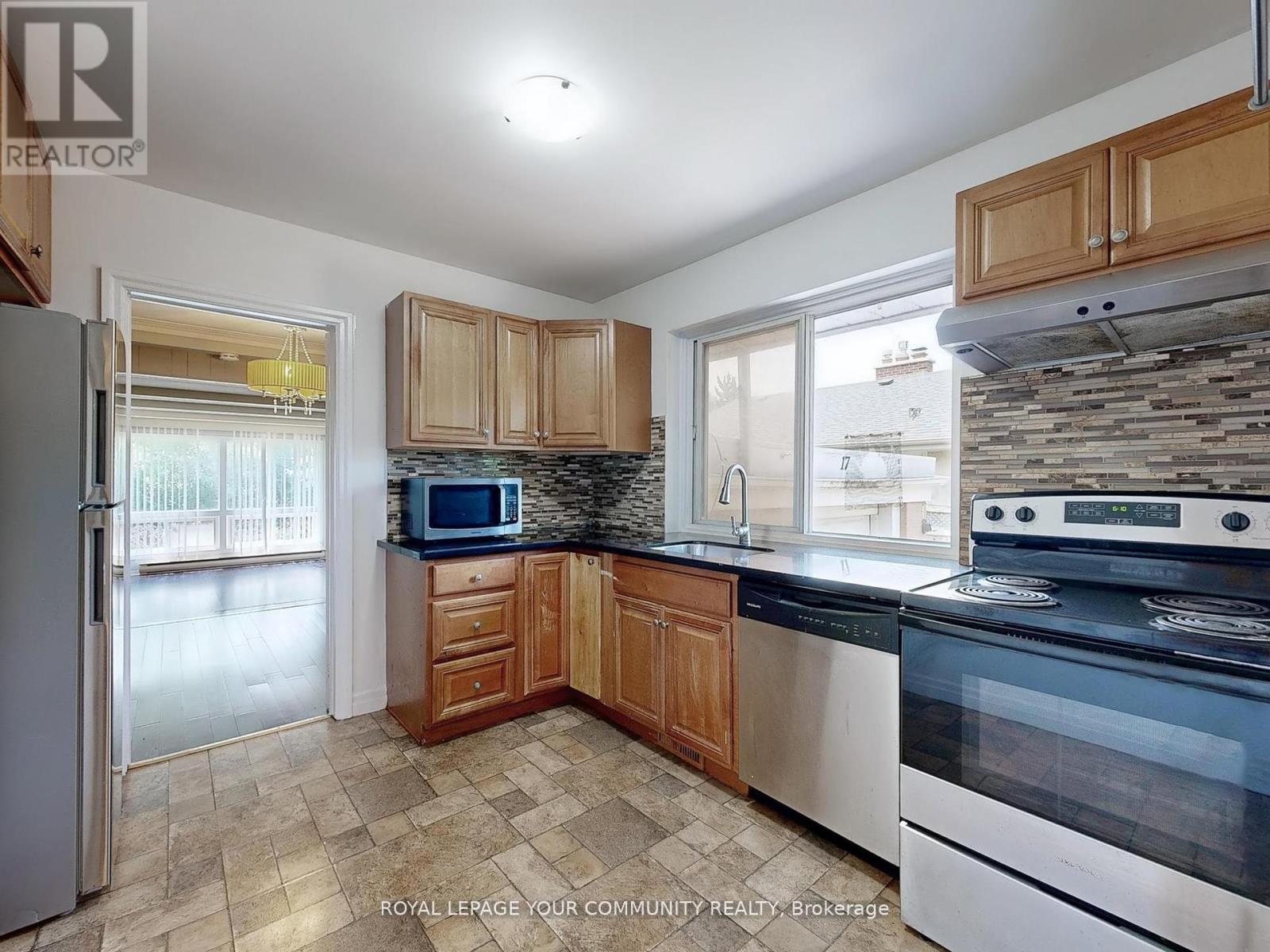 Photo 17 of Main 17 Dobbin Road, Toronto ON