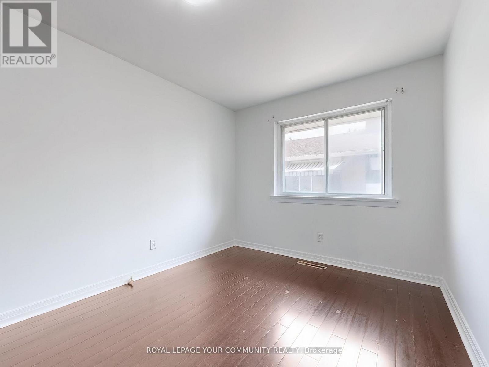 Photo 25 of Main 17 Dobbin Road, Toronto ON