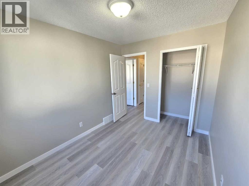 Single Family House Bi-level for Sale in  tarington Manor Taradale Calgary 