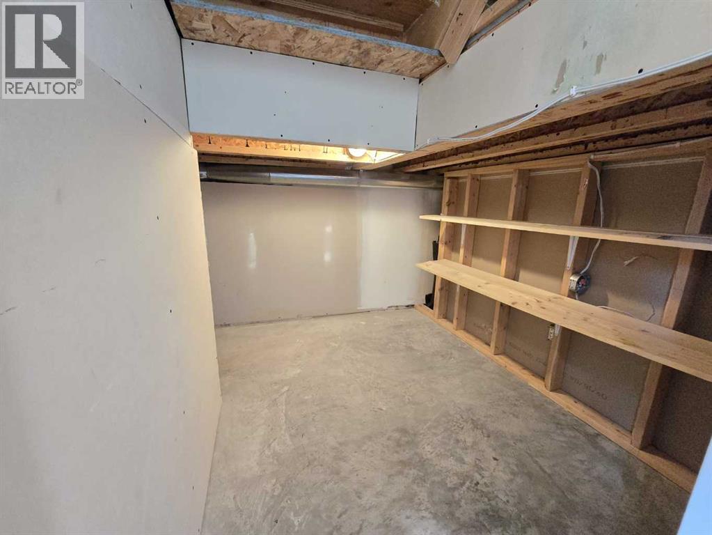Single Family House Bi-level for Sale in  tarington Manor Taradale Calgary 
