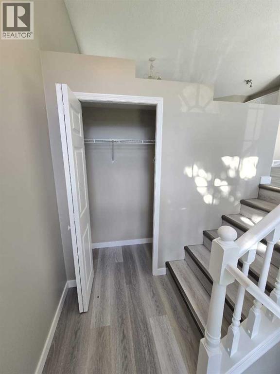 Single Family House Bi-level for Sale in  tarington Manor Taradale Calgary 