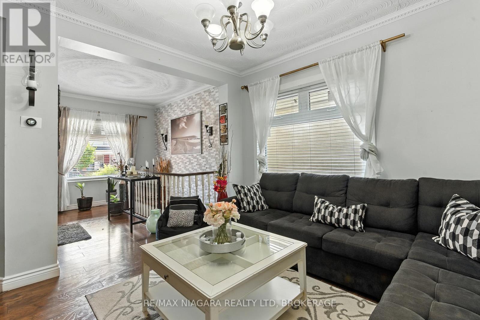 Photo 9 of 107 Beechwood Avenue, Hamilton ON