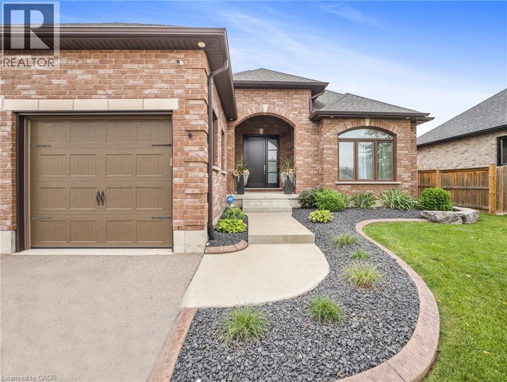 Photo 4 of 14 Ross Avenue N, Simcoe ON