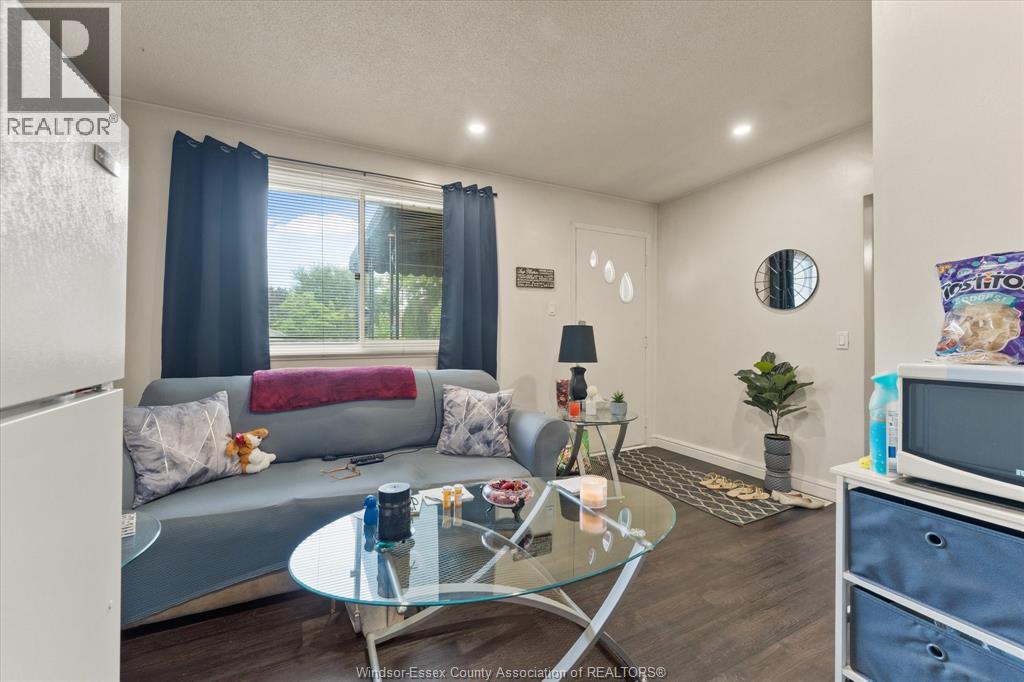 Photo 21 of 5188 Wyandotte, Windsor ON