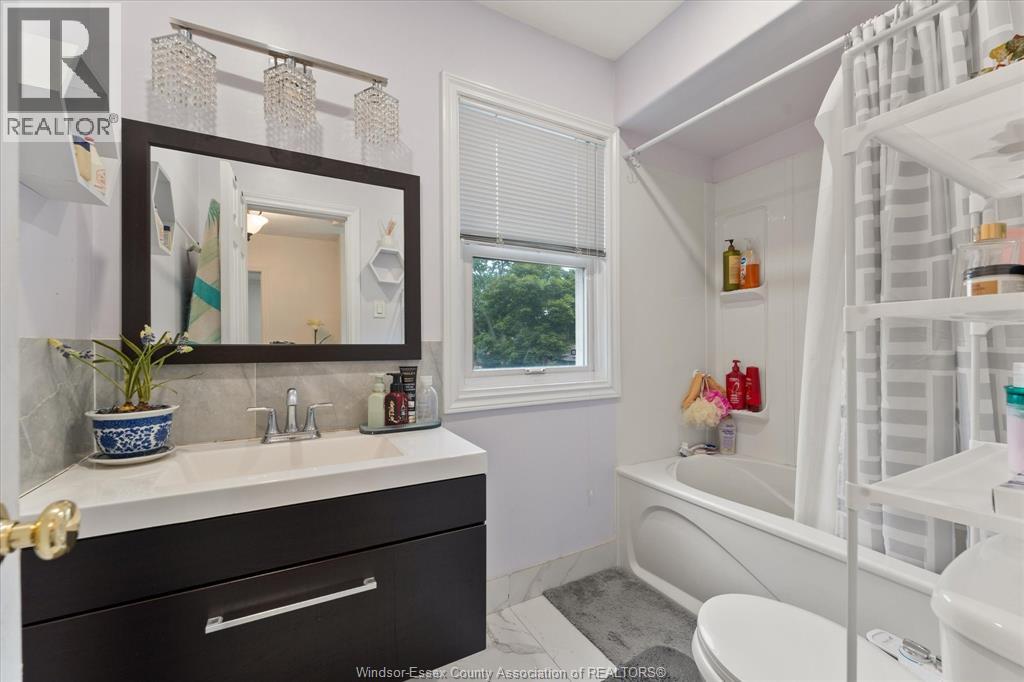 Photo 17 of 5188 Wyandotte, Windsor ON