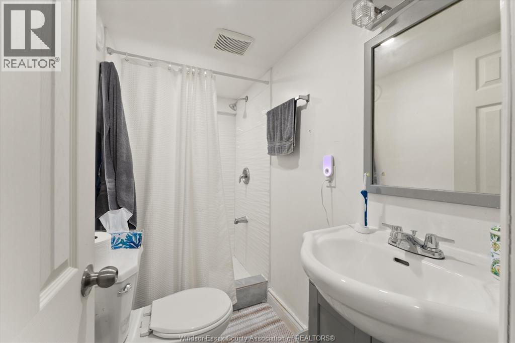 Photo 28 of 5188 Wyandotte, Windsor ON