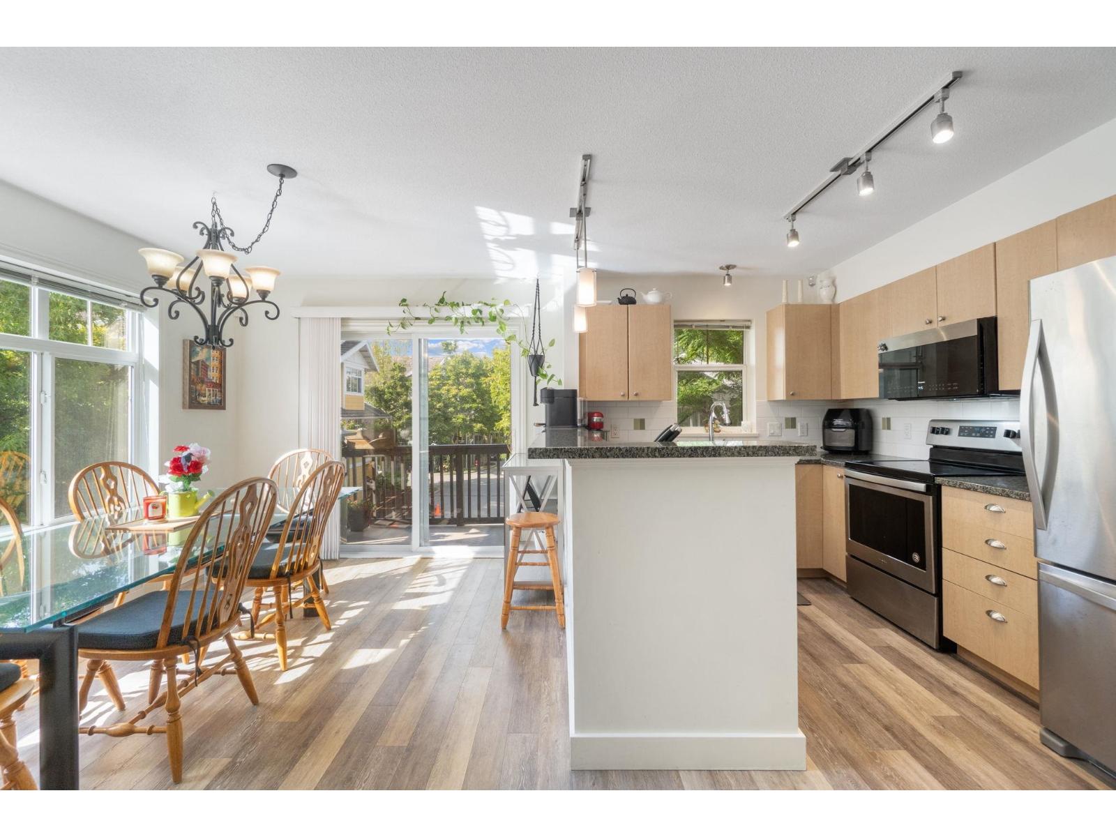 Photo 11 of 25 15233 34 Avenue, Surrey BC