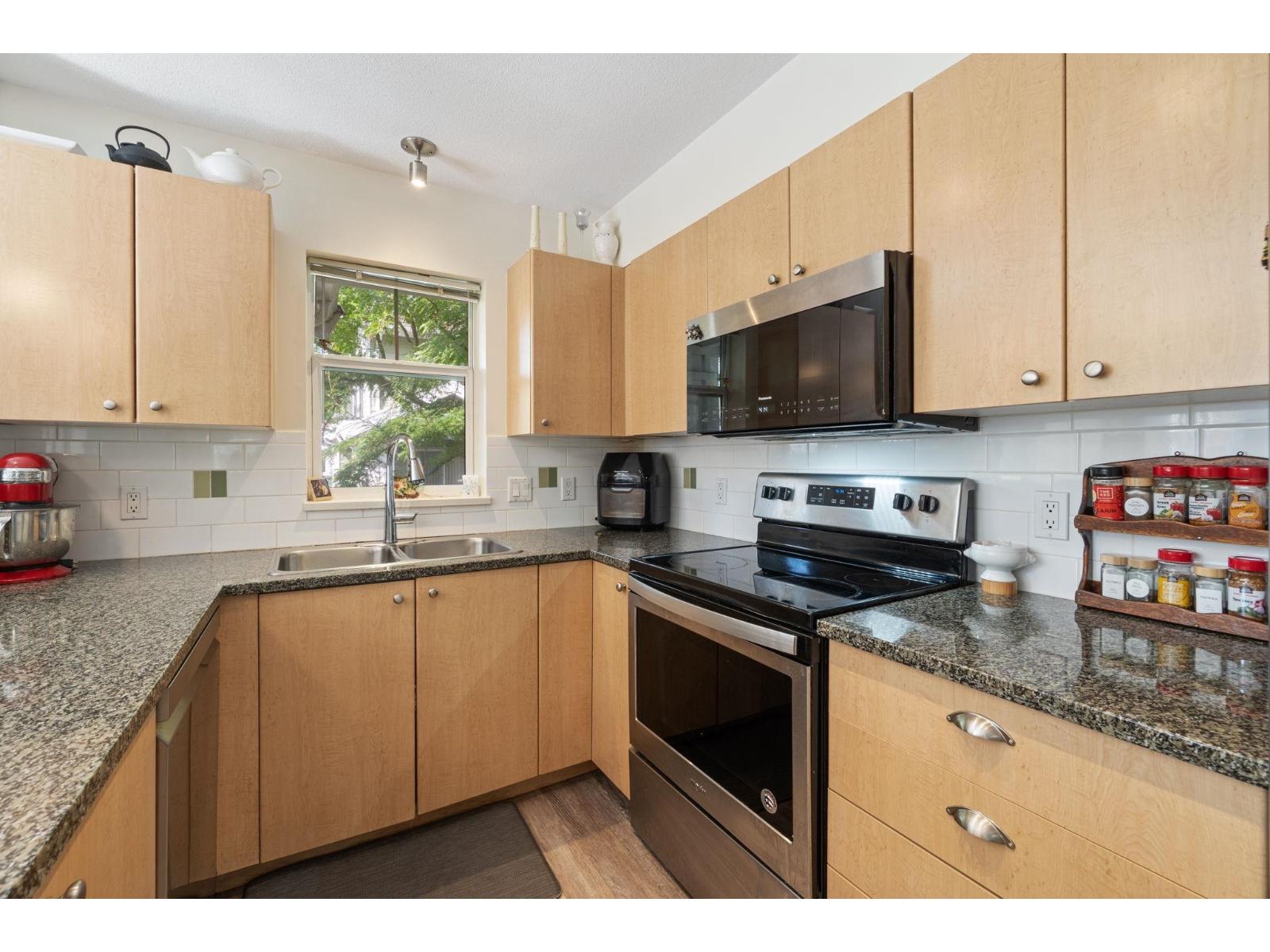 Photo 12 of 25 15233 34 Avenue, Surrey BC