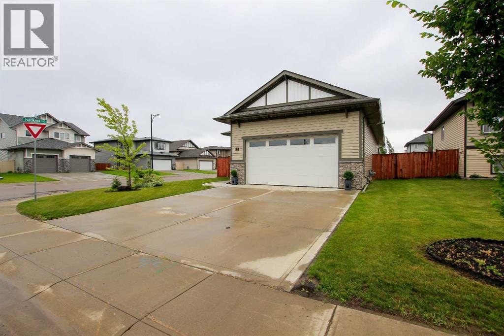 Photo 2 of 2 Cross Street, Lacombe AB